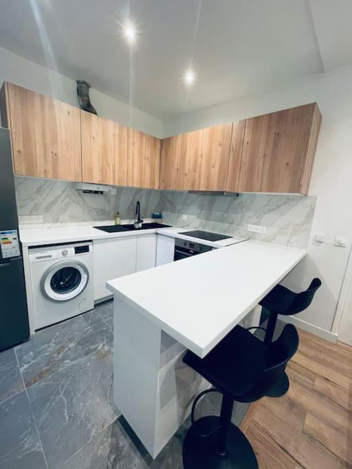 Charmant Appartement Americain Saint-Denis (Seine-Saint-Denis) Exterior foto