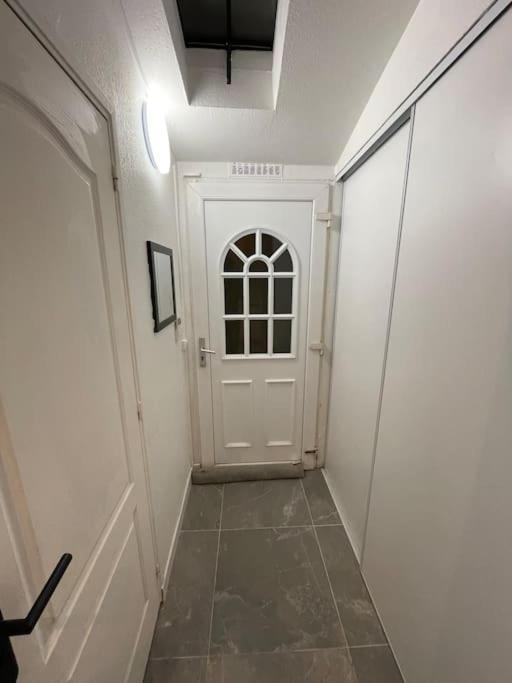 Charmant Appartement Americain Saint-Denis (Seine-Saint-Denis) Exterior foto
